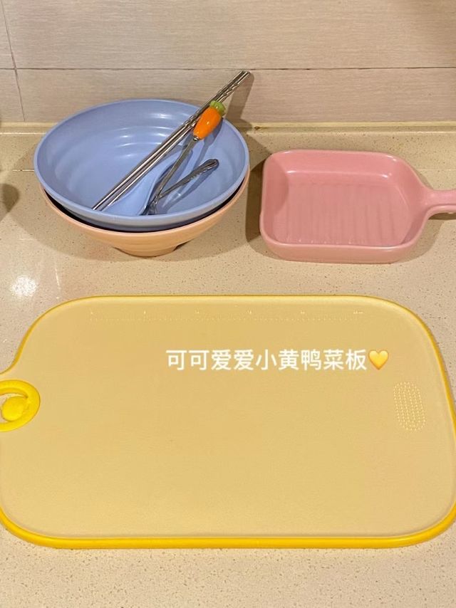 ​为厨房添一抹亮色!可爱小黄鸭抗菌菜板