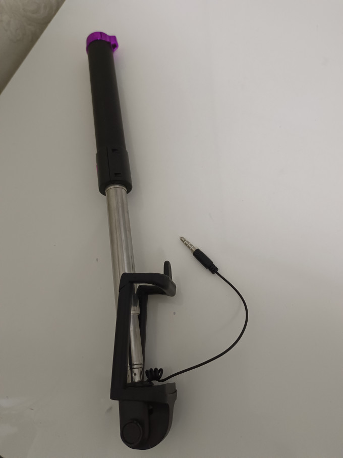 名创优品自拍杆
