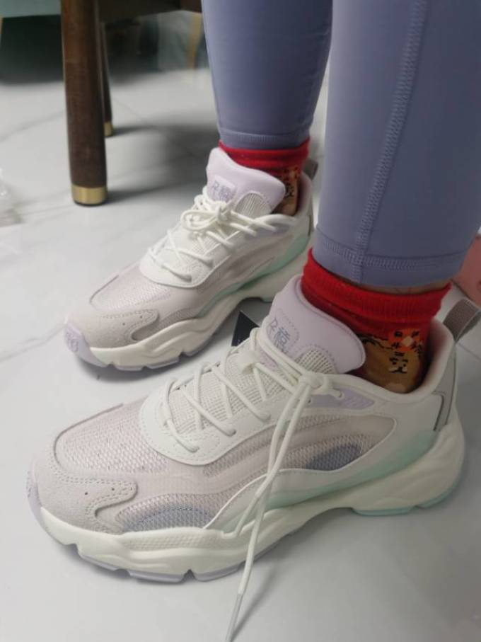 安踏休闲运动鞋