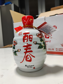 每年都是白酒，今年给老爸买箱黄酒喝