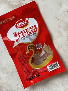 余同乐网红辣条素北京烤鸭老式甜辣麻辣片豆