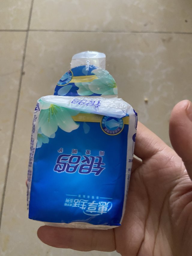 小包的纸巾携带着方便。