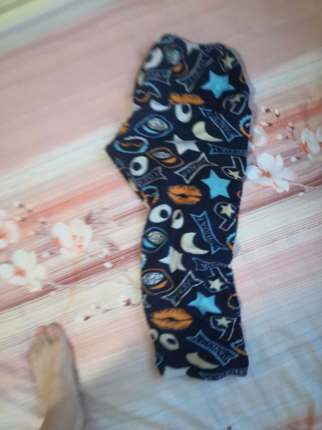 花色的儿童睡衣快给孩子安排一件吧！