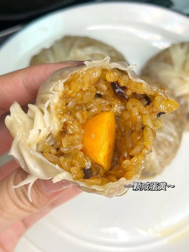 芝士咸蛋黄味的烧麦哎呀妈呀直流口水！！！