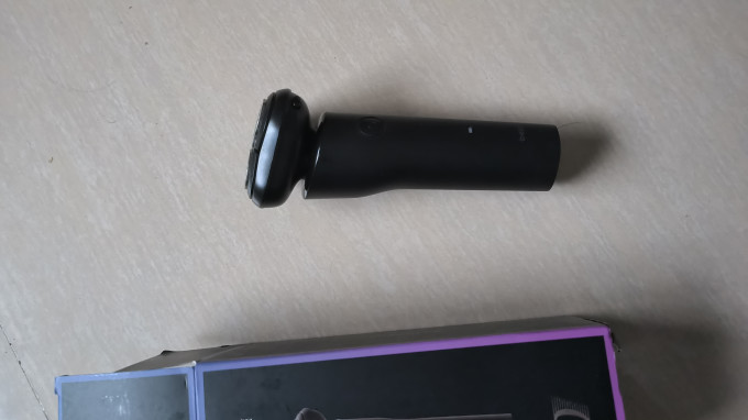 蓓慈电动剃须刀