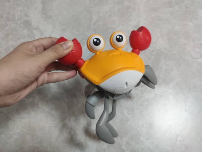 伊思朵遥控玩具怎么样 感应逃跑螃蟹,为宝宝过年添一份热闹_什么值得