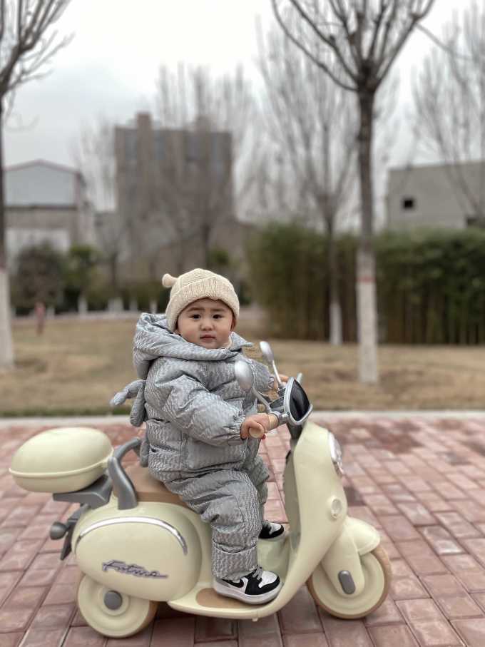 儿童三轮车