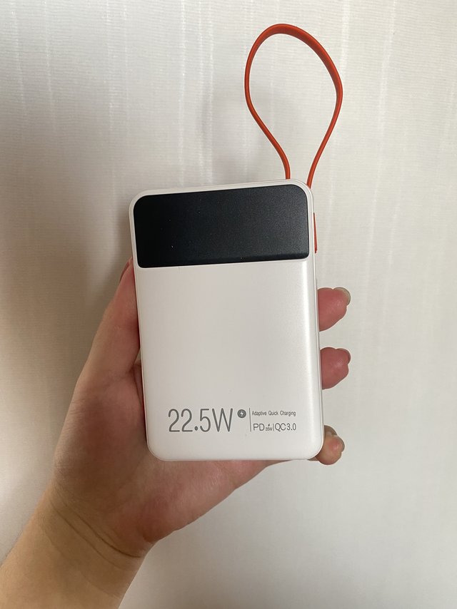自带双线的充电宝太给力了