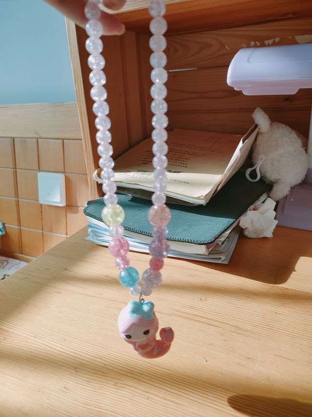 敲可爱会发光的美人鱼项链!