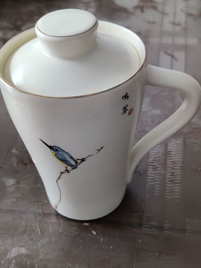 高雅带杯盖的陶瓷杯