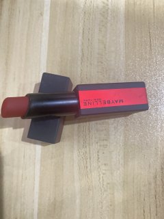 好看不拔干的美宝莲小红线口红