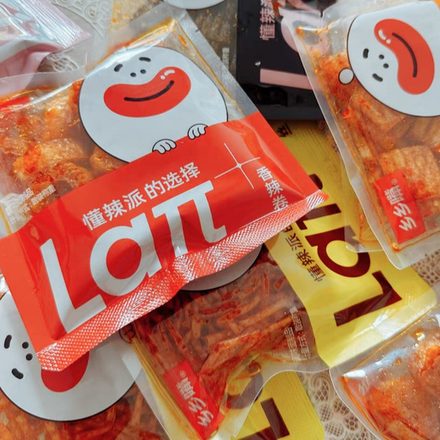 好吃的乡乡嘴辣条零食大礼包来啦~