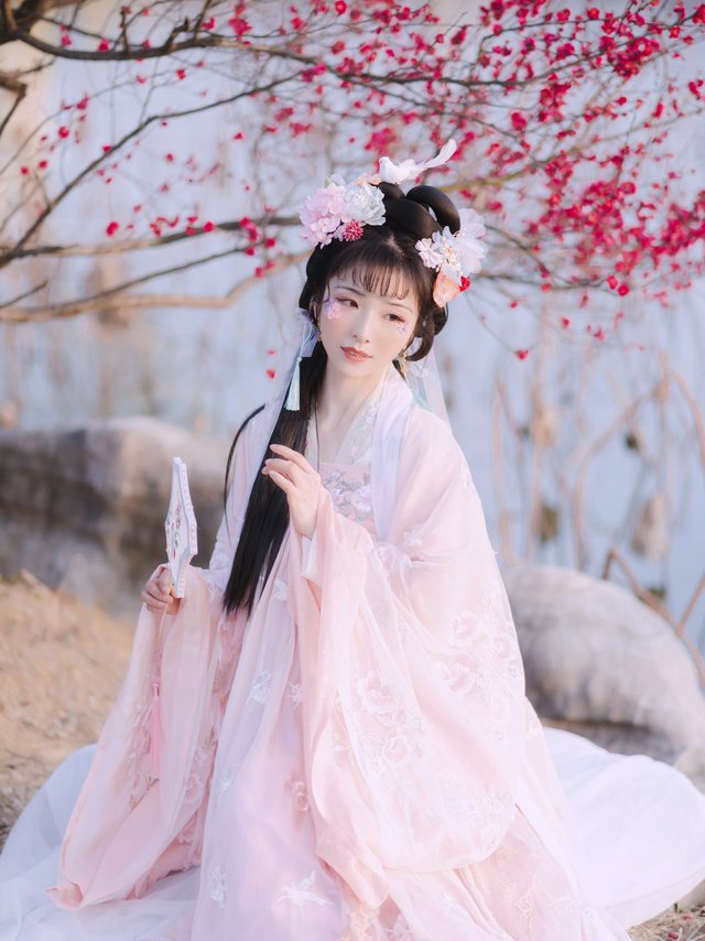 向来缘浅，奈何情深