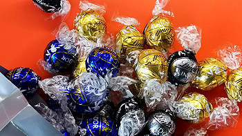 美食 篇十六：年货采购清单：瑞士莲 - 夹心巧克力球 ，根本停不下来！