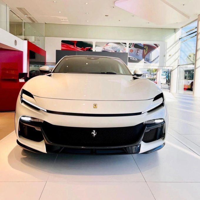 搭载12缸的法拉利suvferraripurosangue