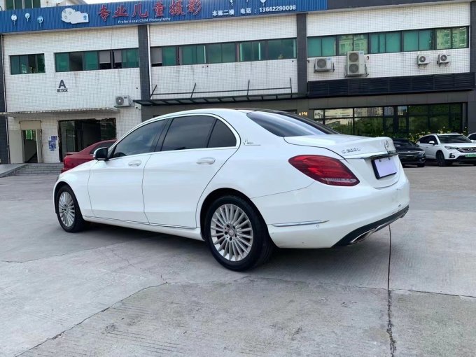奔驰轿车