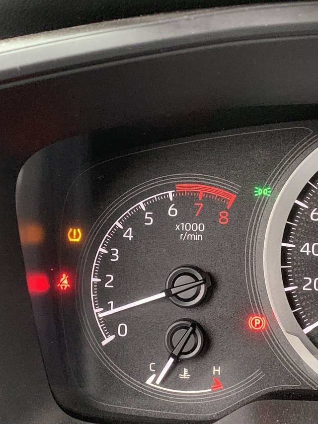 车轮胎突然提示胎压问题怎么解决