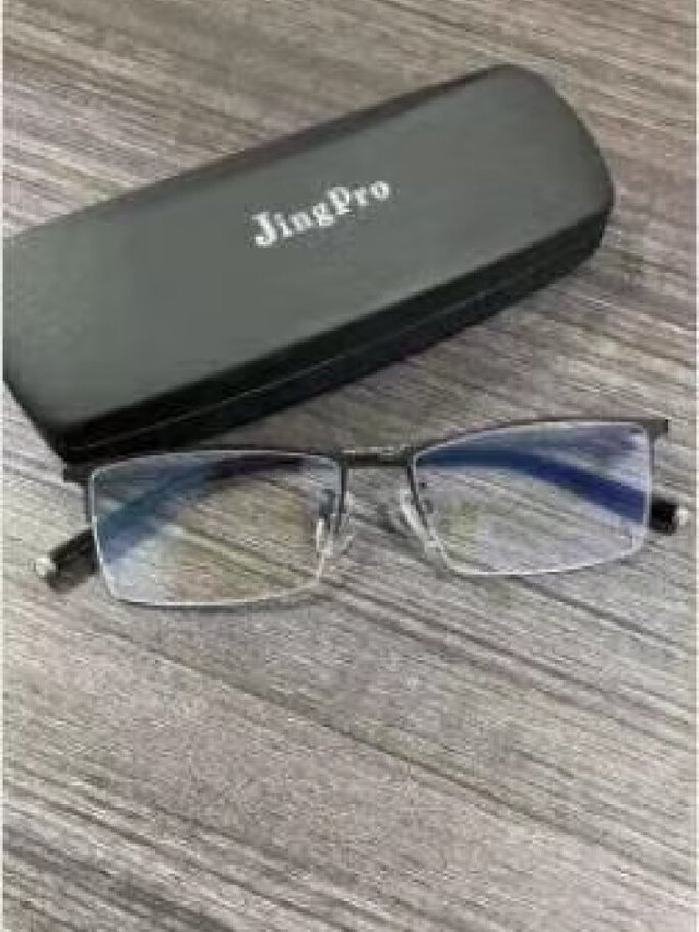 
眼镜收到了包装严实物流给力，防蓝光的戴
