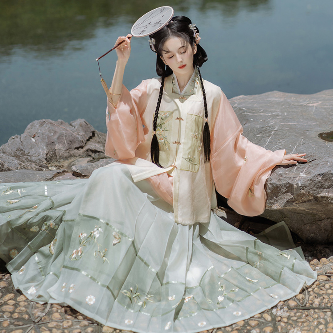 女高中生用麻袋做汉服,拍摄国风大片惊艳网友!这个明朝服饰明星单品你了解过吗?