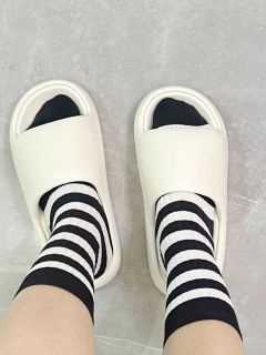 软乎乎的踩屎感拖鞋来啦！