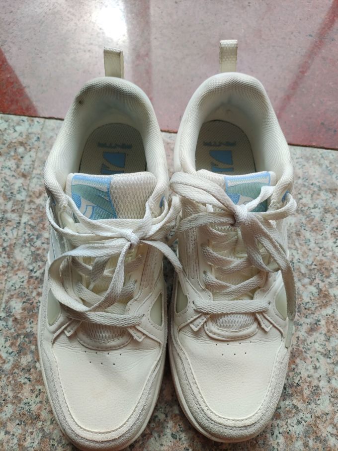 运动板鞋
