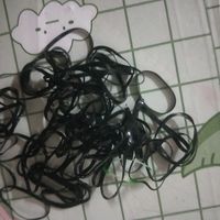 儿童黑色皮筋扎头发