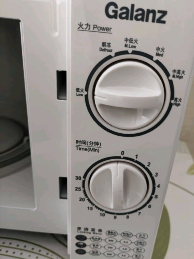 格兰仕微波炉简约机械旋钮操控