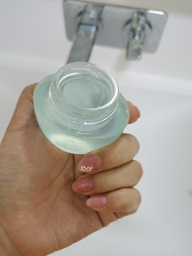 
整体评价：油皮混油皮夏天用很不错 保湿
