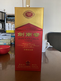 不懂白酒，春节买一瓶给家里人喝还可以吧