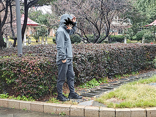 过年了，买件新衣服穿。黑冰软壳衣防雨耐糙