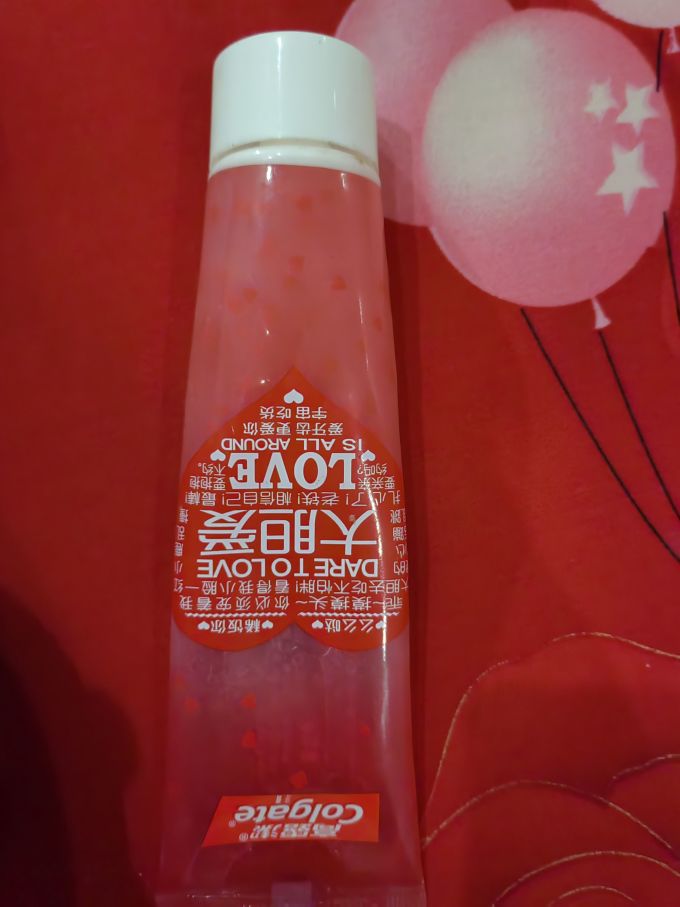 高露洁牙膏