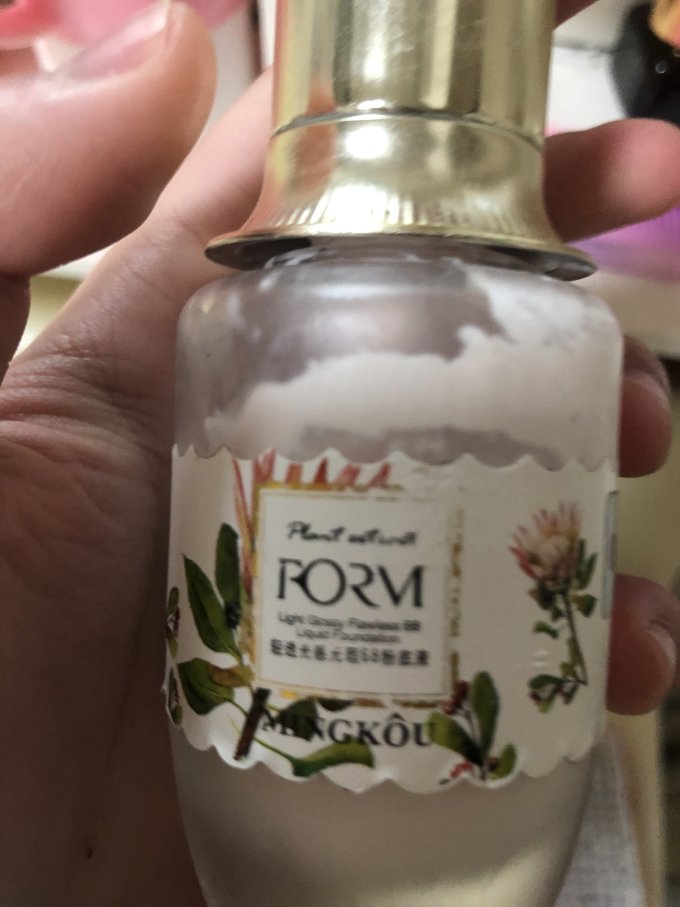 名蔻粉底液