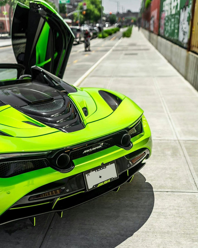 迈凯伦跑车怎么样 荧光绿的迈凯伦720s spyder喜欢吗?