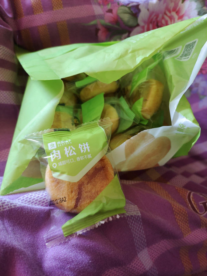 良品铺子饼干糕点