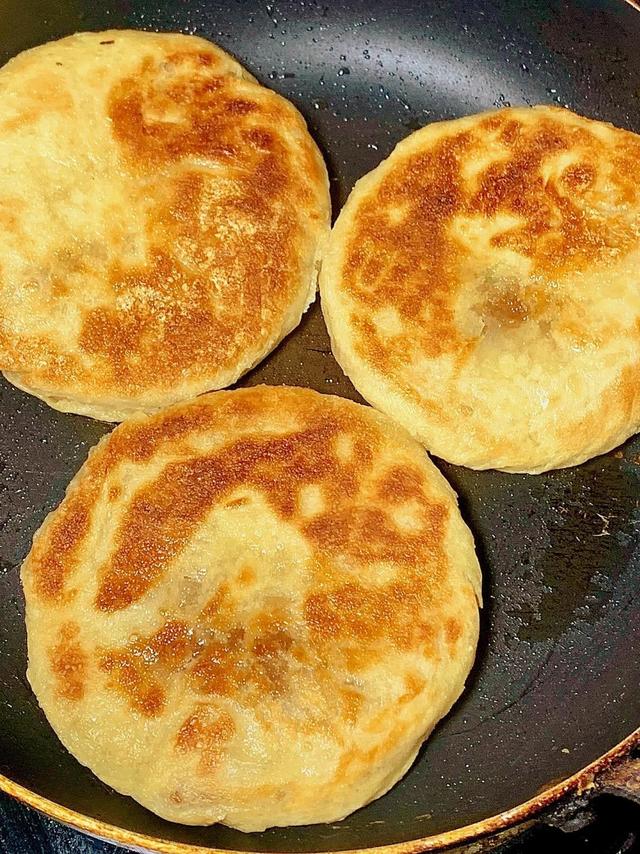 在超市看到这个肉饼要多囤！