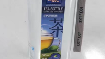 乐扣乐扣塑料杯，也许是高中里最常见的杯子之一