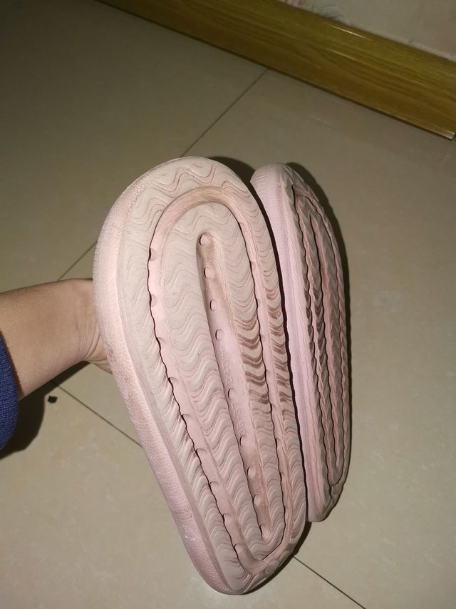 舒适的居家女士拖鞋