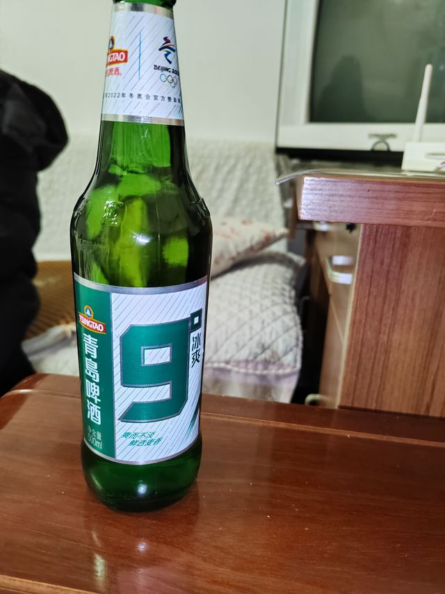 青岛啤酒好喝不腻口感极佳