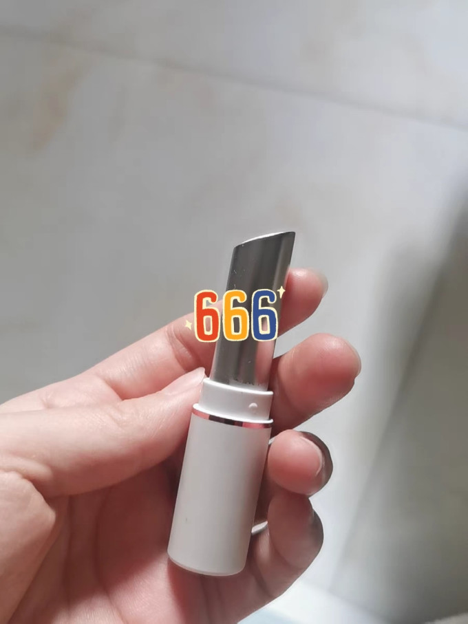 稚优泉润唇膏