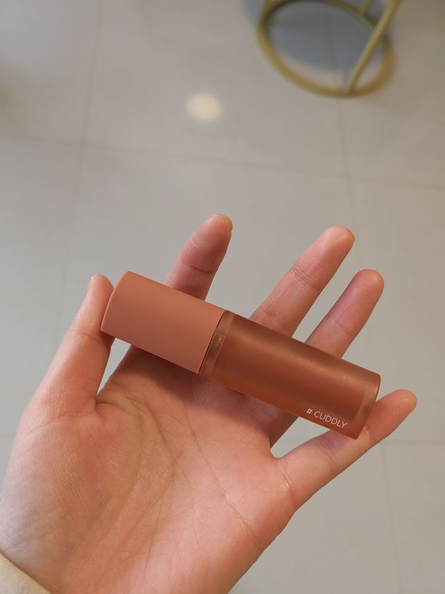 过年了，打扮得美美地出门，这个唇釉🉑
