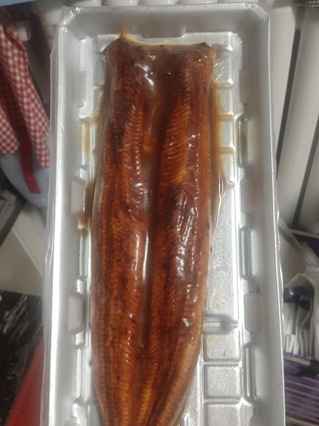 
这个鳗鱼暂时还没吃，但是运来的时候是京