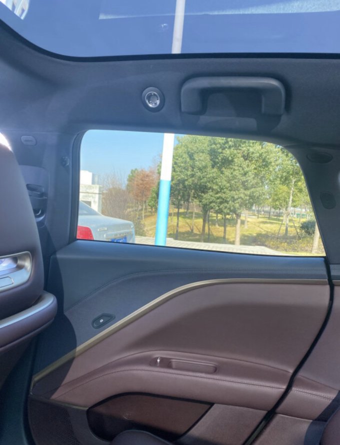 阿维塔中大型SUV
