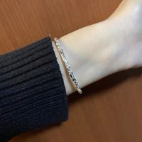 镯子的质量很好，很有质感。亮亮的，很漂亮