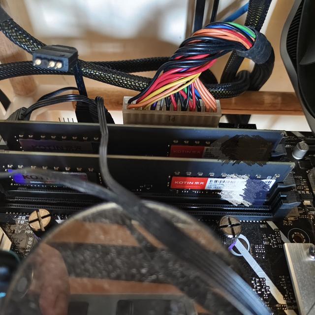 差点翻船!全站首发快速测试300元的16G*2 DDR4