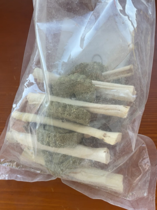 家里龙猫很爱吃，以前牙有问题，自从咬这个