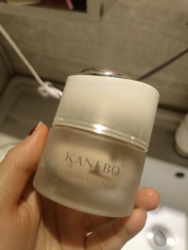 嘉娜宝臻萃粉霜！用了好几年的一个粉霜