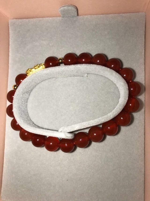 挺好看的，有证书，很喜欢，是真品，值得