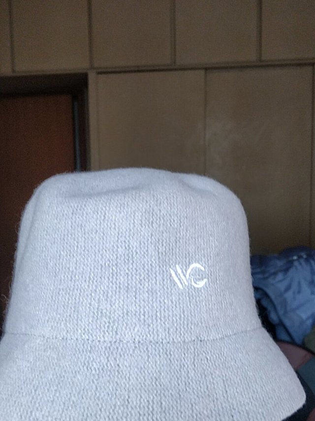 45%的羊绒质量很好，一点线头都没有，名