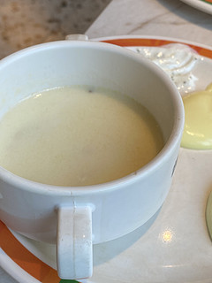用料充足的奶油蘑菇汤