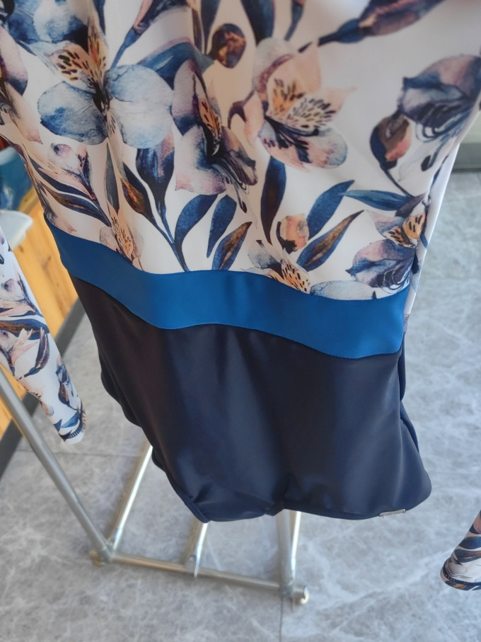 女士冲浪服